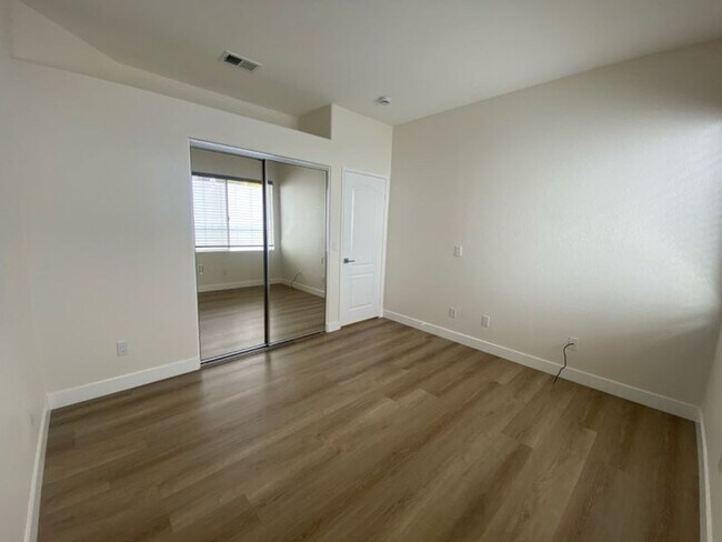 Building Photo - 3+ bd 2.5bth in The Summit of Ocean Hills
