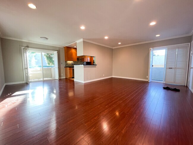 Building Photo - 5330 Zelzah Ave