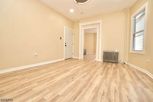 Building Photo - 184 N 11th St