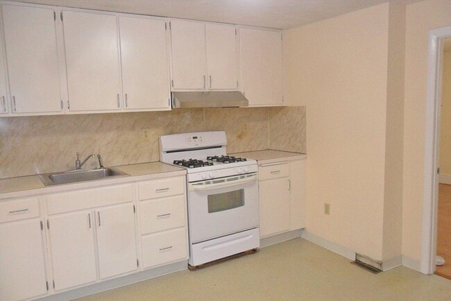 Building Photo - 28 Spring St