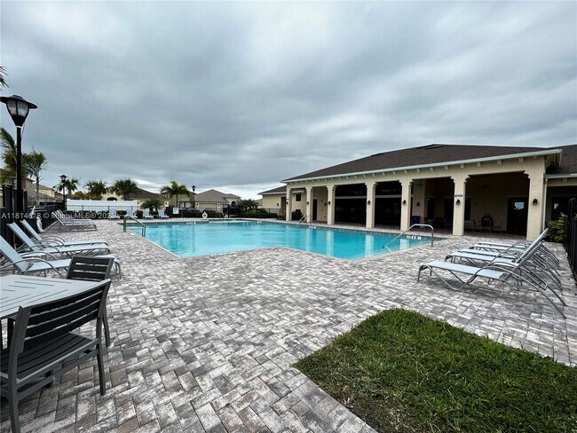 Building Photo - 9980 E Villa Cir