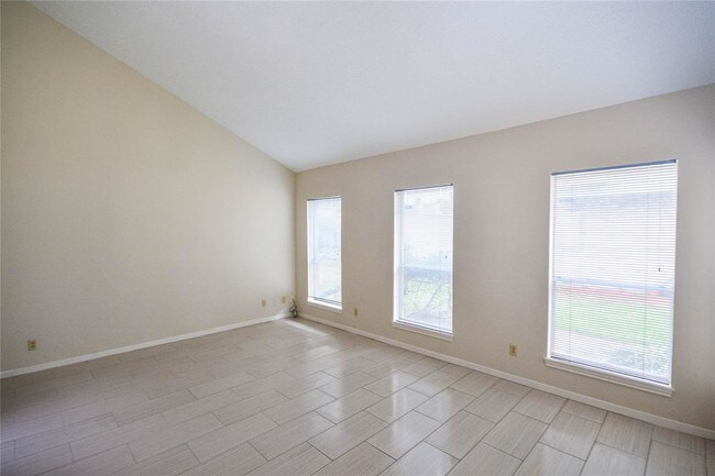 Building Photo - 9262 Westwood Village Dr