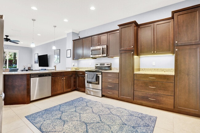 Building Photo - 2005 Foxtail View Ct