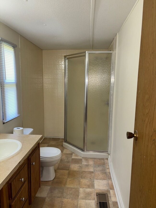 Building Photo - 3 BED, 2 BATH HOME ON PISGAH COVERED BRIDG...