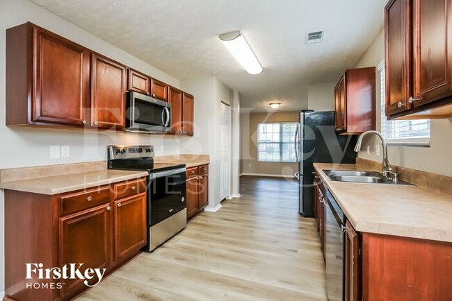 Building Photo - 2875 Creekbend Dr