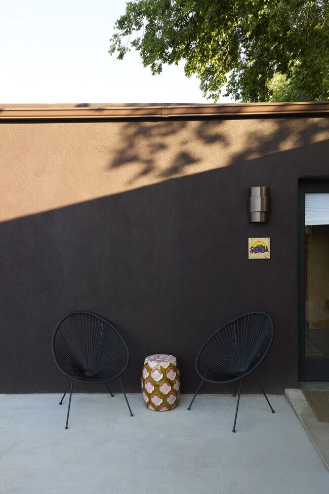 Building Photo - 2861 Agua Fria St