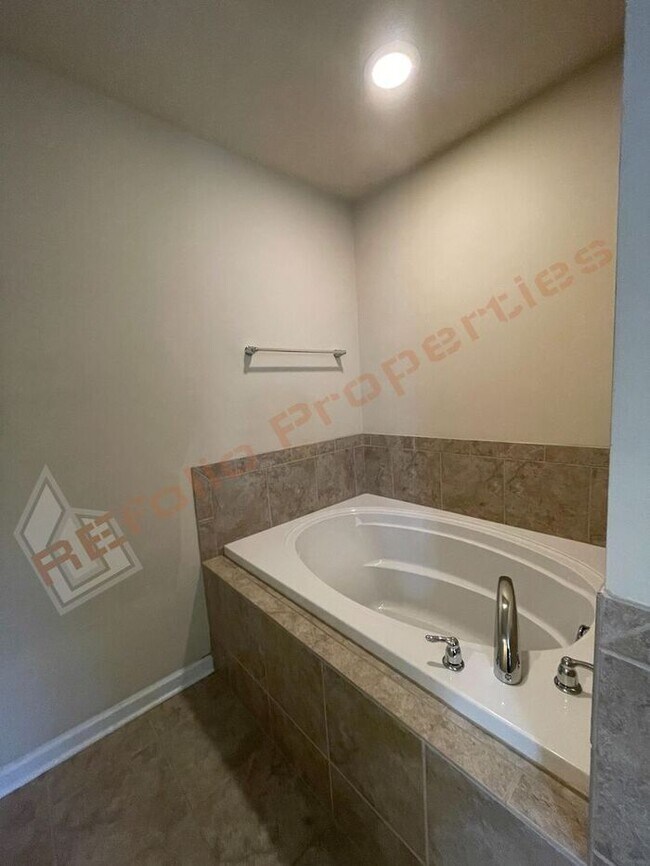 Building Photo - Beautiful 3-bedroom, 2.5-bath townhome