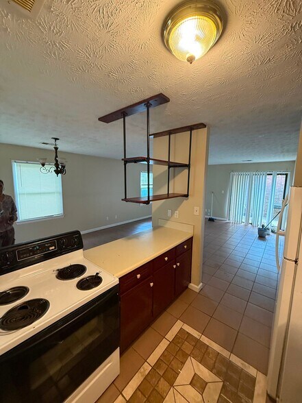 Building Photo - 1625 Riverside Trail NE
