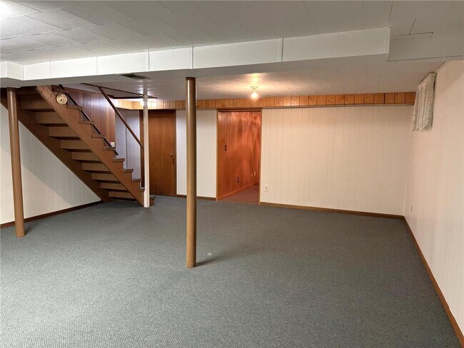 Building Photo - 724 6th St N