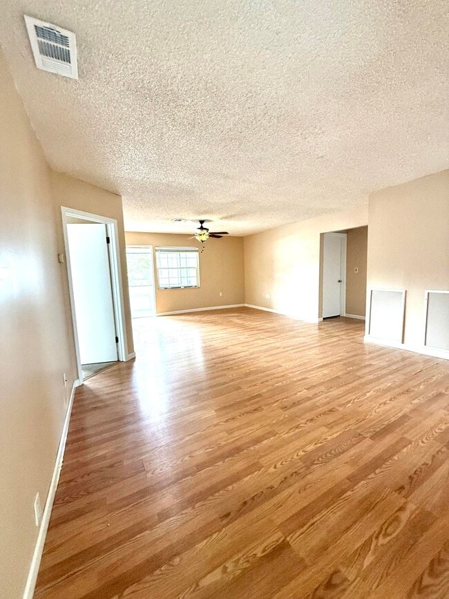 Building Photo - 6745 Venetian Dr
