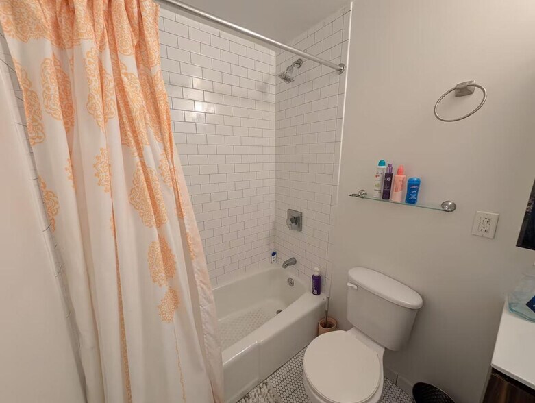 Building Photo - 221 E 50th St