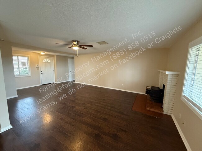 Building Photo - Spacious Pet-Friendly 3-Bedroom Home with ...