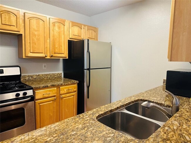 Building Photo - 2071 Dixie Belle Dr