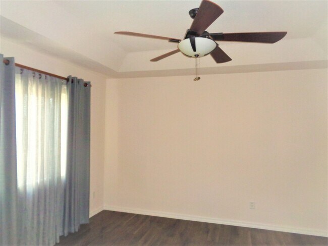 Building Photo - 1636 Pointe W Wy