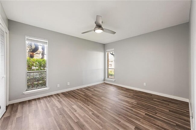 Building Photo - 3431 N Hills Dr