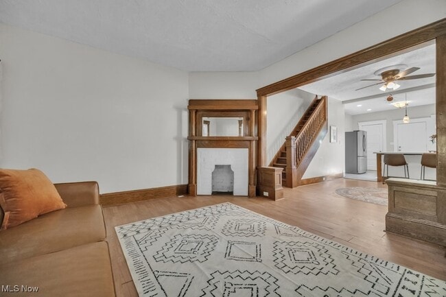 Building Photo - 1457 W 114th St