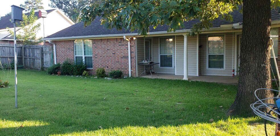 Building Photo - 519 Northwest Dr