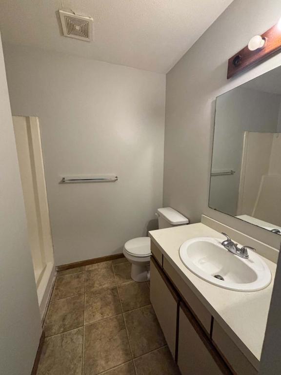 Building Photo - 1710 Tippecanoe Dr