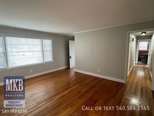 Building Photo - 2314 Wycliffe Ave SW