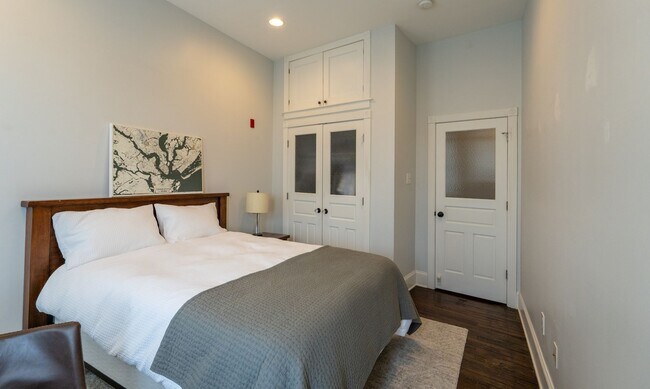 Building Photo - Amazing Property with Great Location