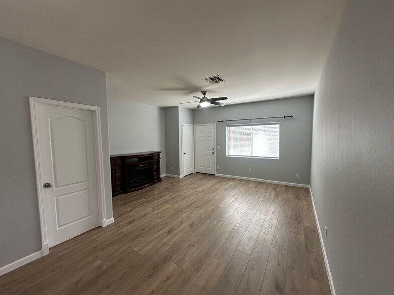 Building Photo - 17610 N 17th Pl