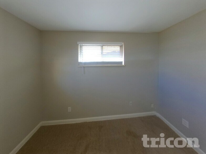 Building Photo - 915 S Tyler Ave