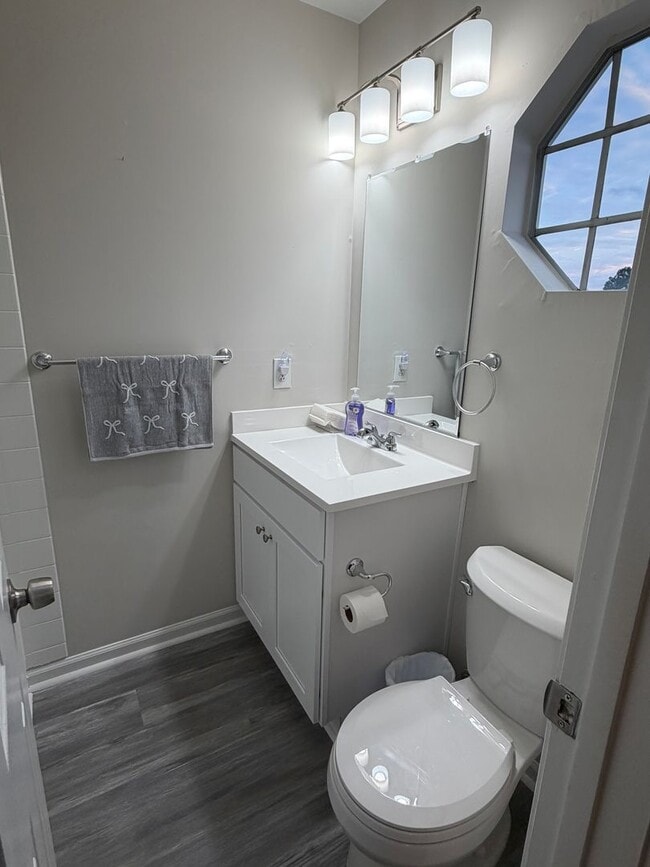 Building Photo - LANDSTOWN LAKES