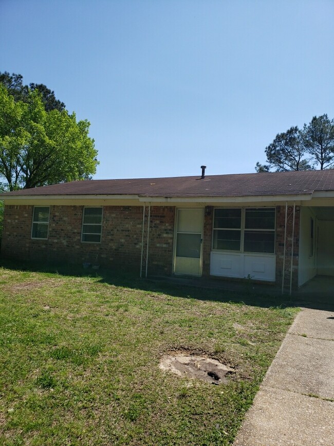 Building Photo - 2809 Green Tee Rd