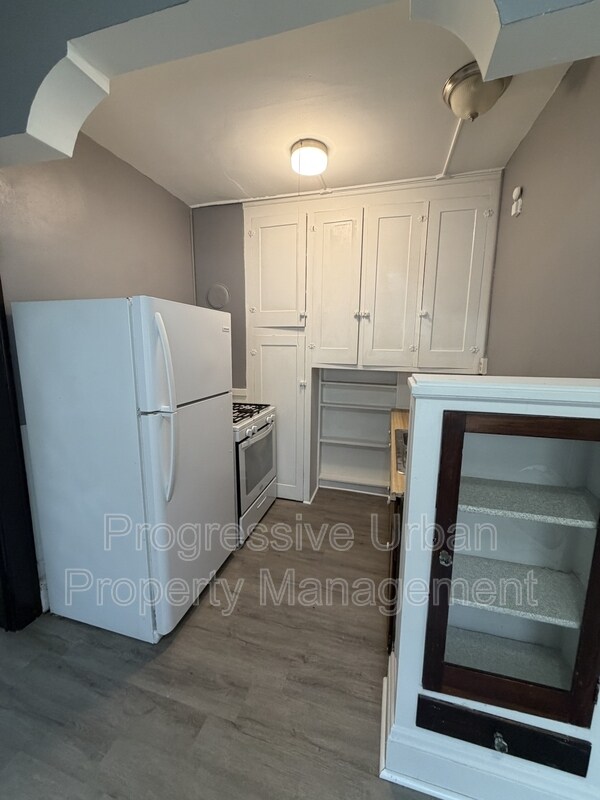 Building Photo - 1442 W 101st St