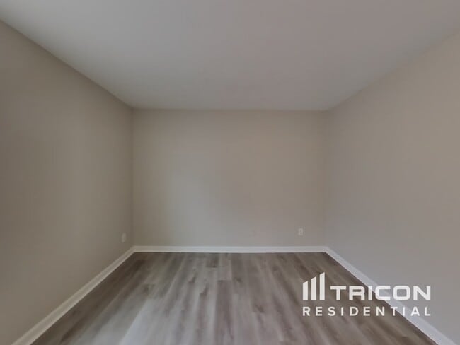 Building Photo - 832 Stonebridge Park Cir