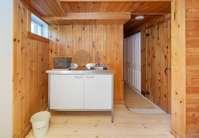 Building Photo - 89 Gerard Dr