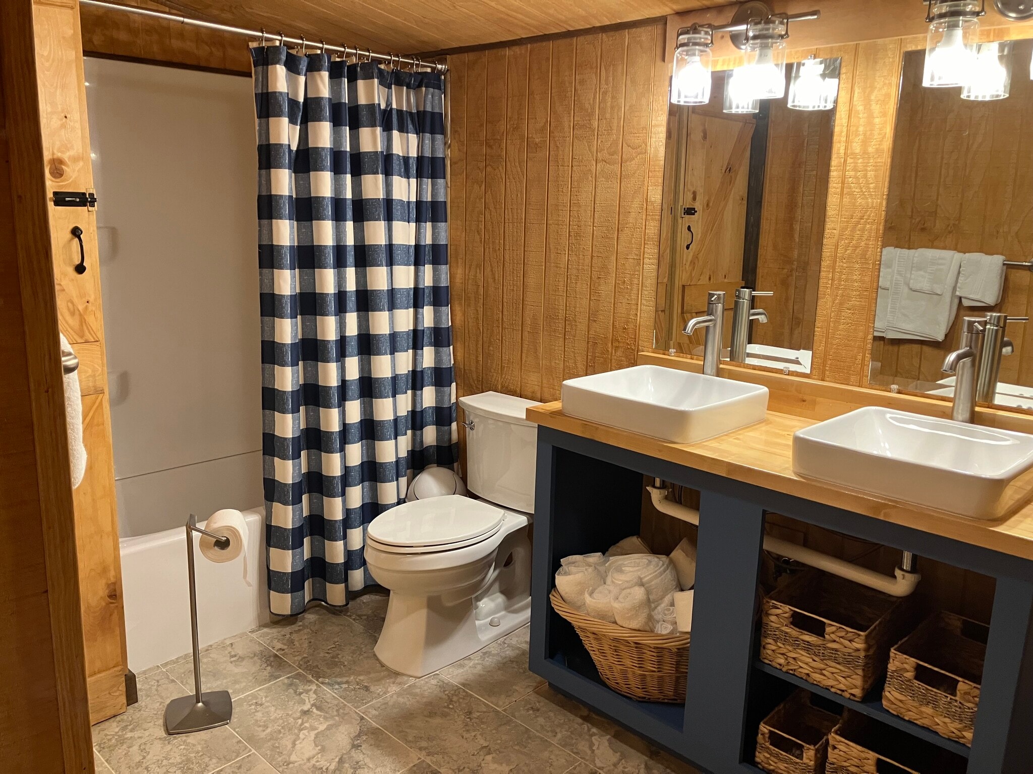 Bathroom with double vanity and washer/dryer - 432 Apache Rd