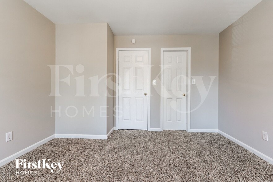 Building Photo - 2190 Sugarbirch Dr