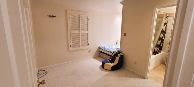 2nd Bedroom With Built-In Queen Bed and Storage Area (Queen Size Memory Foam Mattress Included) - 416 Doucet Rd