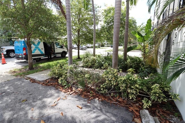 Building Photo - 915 NE 16th Terrace