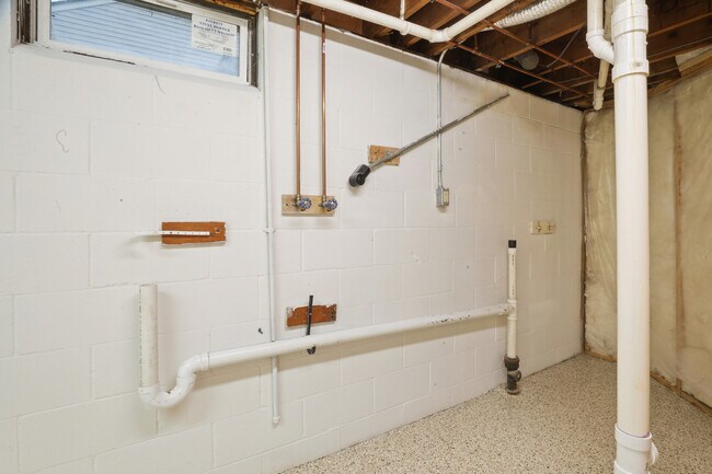 Building Photo - 1003 E Hopkins Dr