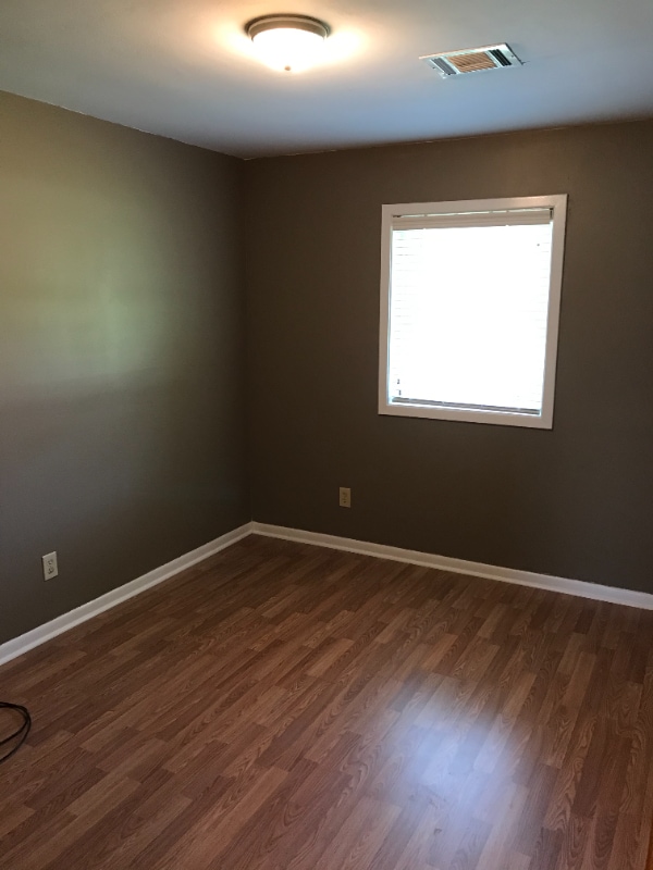 Building Photo - 701 Oak St