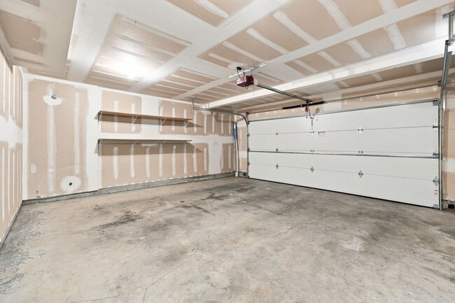 Building Photo - 3203 NE 171st Ave