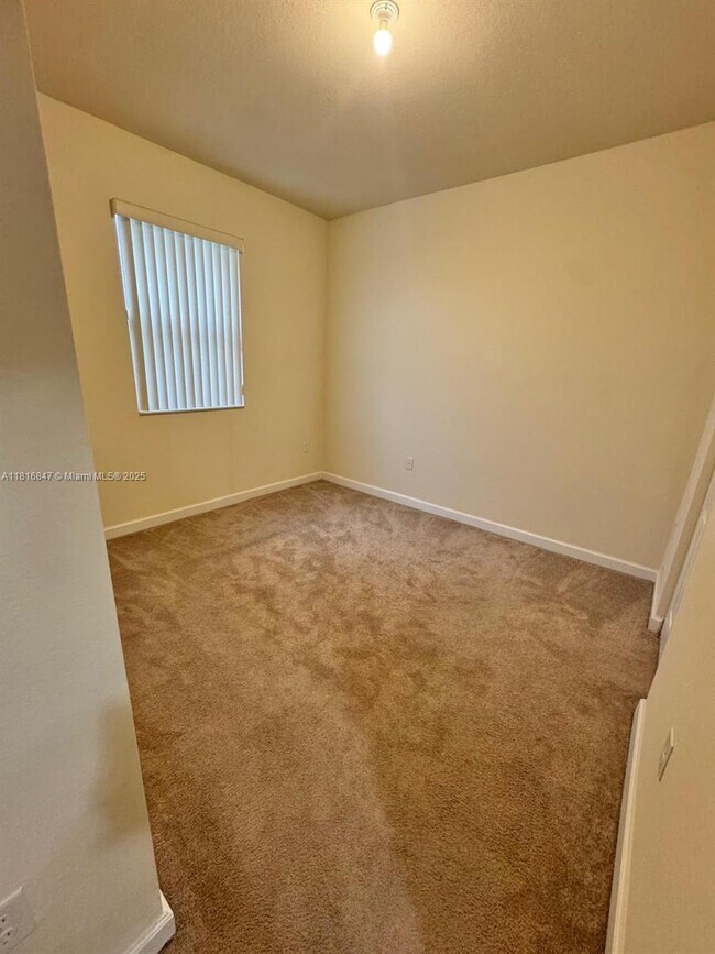 Building Photo - 23762 SW 118 Ave