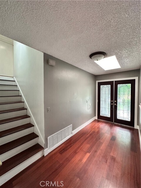 Building Photo - 2415 Mercedes Ave