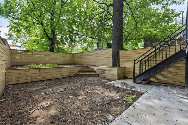 Building Photo - 480 Chauncey St