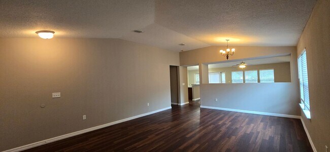 Building Photo - Large Single Family in Adam's Lake Home