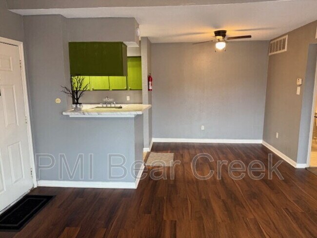 Building Photo - 9550 Deering Dr