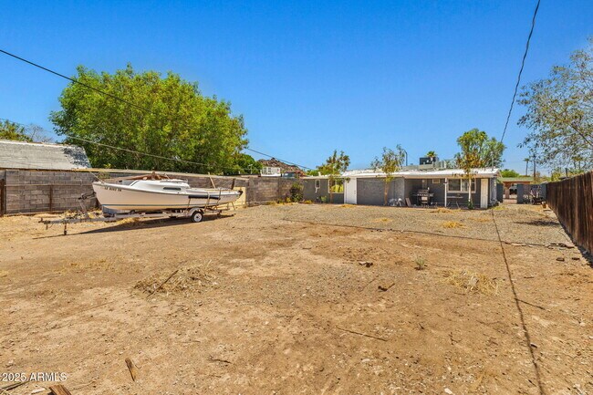 Building Photo - 1120 E Mission Ln