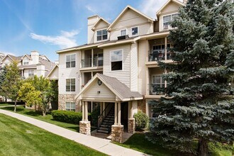 Building Photo - 2 Level Canyon Creek Condo