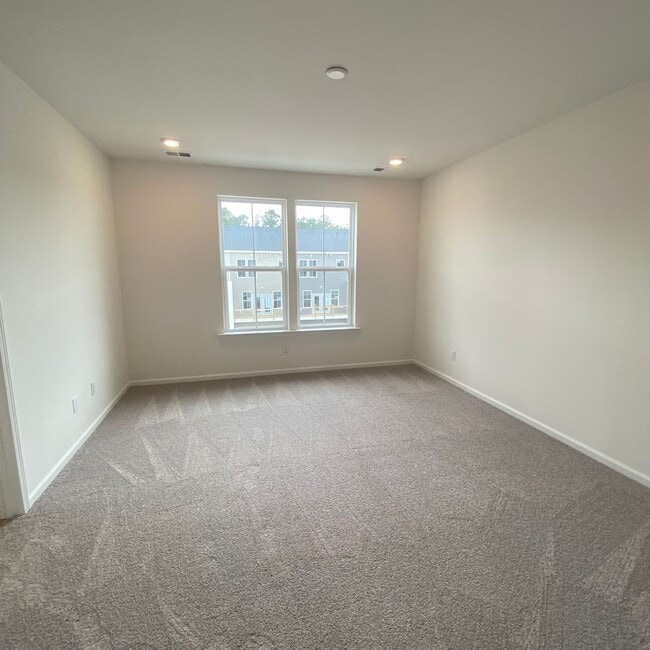 Building Photo - BRAND NEW TOWHOME IN FOXBANK PLANTATION