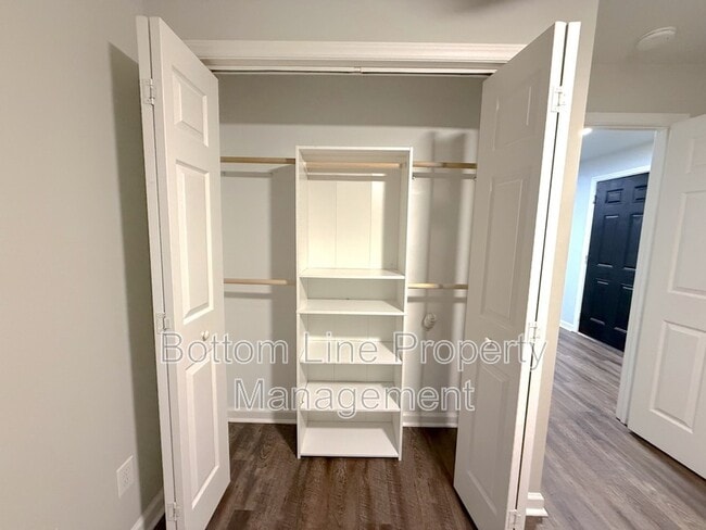 Building Photo - 919 1/2 Arlington Ave