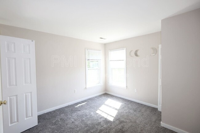 Building Photo - 6004 Manor Park Terrace
