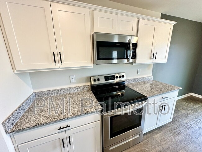 Building Photo - 335 Chetsley Dr