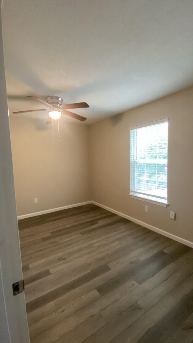 Building Photo - 122 Hampton Dr